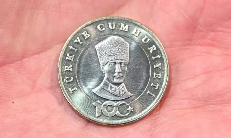 Cumhuriyet’in 100. yılına özel 5 liralık madeni para tartışma yarattı