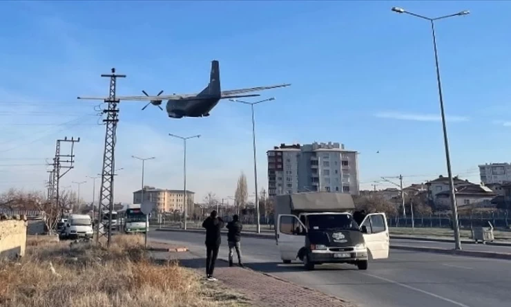 Kayseri’de askeri uçak teknik arıza nedeniyle acil iniş yaptı