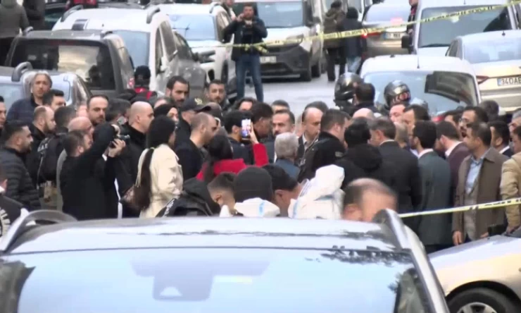 İstanbul Küçükçekmece’de AK Parti’ye silahlı saldırı: 1 yaralı, soruşturma sürüyor