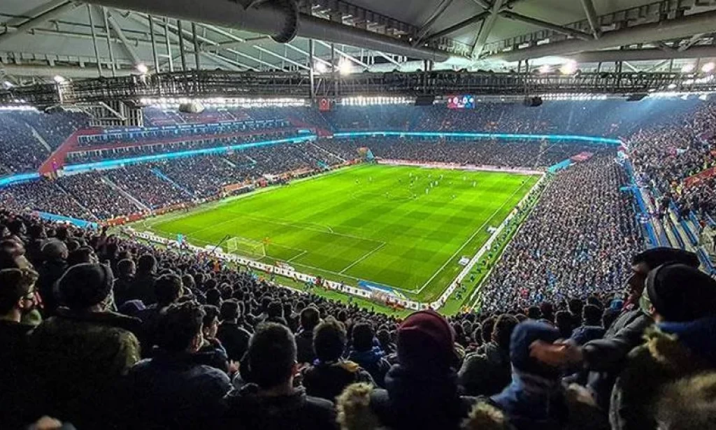Trabzonspor-Fenerbahçe Derbi Maçı: Taraftar Kısıtlaması ve Etkileri