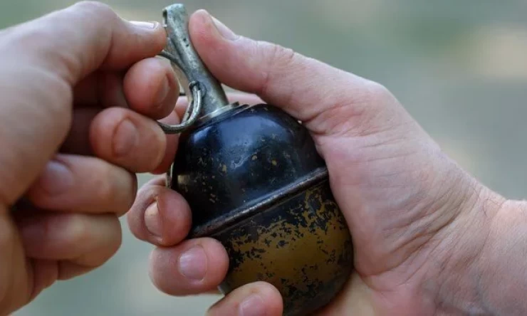 İstanbul Başakşehir’de El Bombalı Saldırı: İş Yerleri Hasar Gördü, Şüpheliler Aranıyor