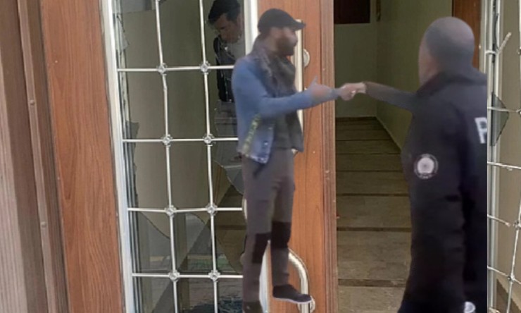 AK Parti Iğdır İl Binasına Saldırı Girişimi Engellendi!