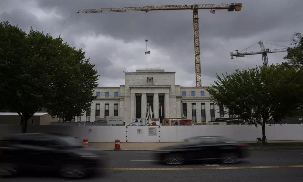 Küresel Piyasaların Gözü Fed'deydi: Faizler Değişmedi, Belirsizlik Sürüyor